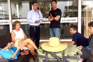 Giúp đỡ gia đình khách Tây bị lừa tới Hạ Long