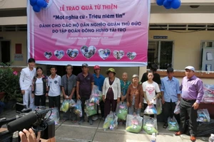 Đông Hưng Group trao 1.000 phần quà cho người nghèo