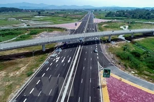 Đi trên cao tốc Hạ Long-Hải Phòng không đóng phí đường bộ