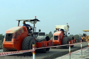 Vì sao tiến độ cao tốc Bến Lức-Long Thành chậm rì?