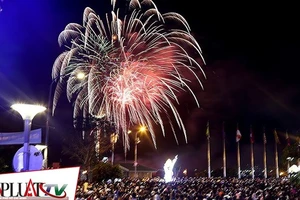 TP.HCM bắn 8 đợt pháo hoa Tết dương lịch và nguyên đán