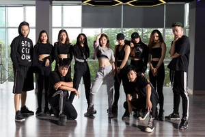 Hương Tràm và Dương Khắc Linh kết hợp trong ca khúc về showbiz