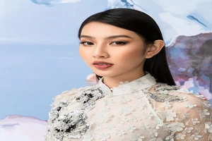 Thùy Tiên gây bất ngờ với áo dài cách tân đầy lôi cuốn