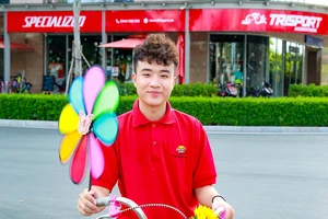 'Tóc xù Mon Hoàng Anh' P336 lớn bổng trong MV nhạc tình