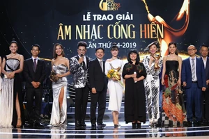 Đông Nhi, Tóc Tiên, Bích Phương áp đảo giải Cống hiến 2019