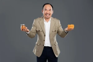 Tiến Luật thay đổi thành quý ông khi chuyển sang kinh doanh