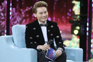 Hồng Phúc bán nude và câu chuyện mổ tim miễn phí cho trẻ nghèo