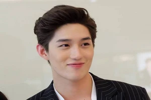 Sốc với hình ảnh Tor Thanapob xuống tóc đi tu vì chữ hiếu 