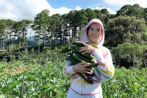 Lý Nhã Kỳ trải nghiệm cuộc sống nông thôn tại Đà Lạt