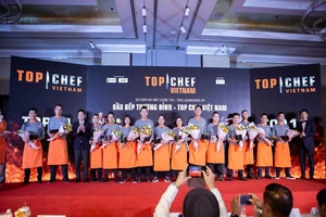 Lý Nhã Kỳ chấm thi ẩm thực dù không nhiều kinh nghiệm nấu ăn