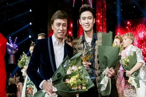 Tuấn Ngọc khóc nức nở khi đội anh đăng quang The voice 2019