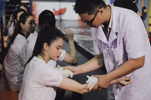 Trương Quỳnh Anh cần đến bác sĩ khi liên tục gặp sự cố 