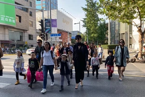 Mẫu nhí của Xuân Lan tỏa sáng tại Shanghai Fashion Week