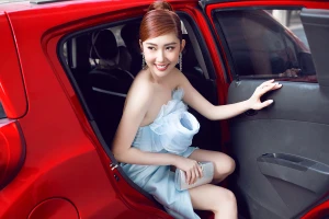 Thúy Ngân khoe vai trần, hội ngộ Trung Dũng, Quốc Thái