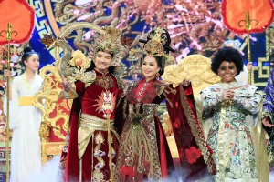 Mr Đàm 'Ngọc hoàng', Cẩm Ly 'Thiên hậu' vào Táo Xuân Canh Tý 