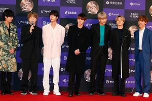 BTS là nhóm nhạc đầu tiên sở hữu 2 giải thưởng lớn trong 1 năm