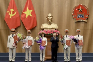 Chủ tịch nước bổ nhiệm 5 kiểm sát viên VKSND Tối cao