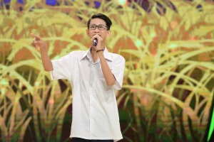 Quốc Đại nổi da gà với giọng hát của cậu bé Tiến Dũng