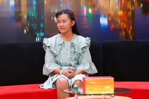 Cô bé 13 tuổi khó chịu vì được mẹ bảo bọc, quan tâm như em bé