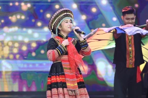 Võ Hạ Trâm bất ngờ với cô bé Hà Mi táo bạo hát dân ca quan họ