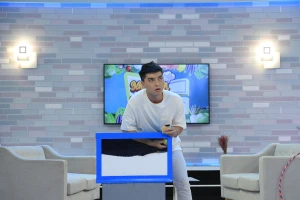 'Quý ròm' Kính vạn hoa khen vợ hết lời trên sóng truyền hình