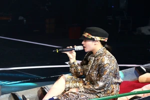 Nhật Kim Anh đứt dây chằng vẫn nén cơn đau lên sân khấu