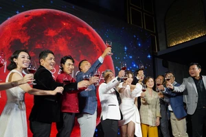 Dàn sao khủng đến dự buổi công chiếu phim Tiệc Trăng Máu