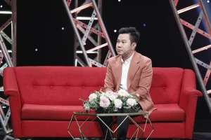 Quốc Đại đang định bỏ hát thì bất ngờ gặp ông xã Cẩm Ly 