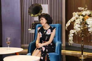 Lê Hoàng bất ngờ khi biết thu nhập của ca sĩ phòng trà