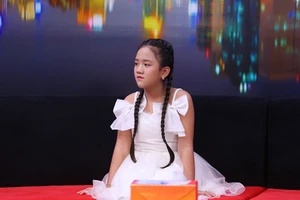 Cô bé 10 tuổi chịu đả kích từ những lần đánh mắng của anh trai