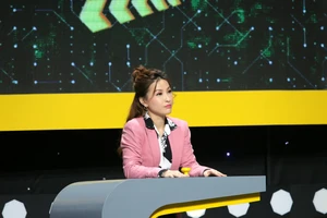 Vĩnh Thuyên Kim 'sợ xanh mặt' vì những món quà bí ẩn