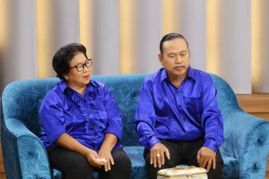 Nghệ sĩ Tuấn Khanh khóc nghẹn khi kể về người bạn đời 40 năm