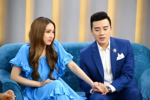 Lấy chồng hơn 13 tuổi, nữ ca sĩ gốc Việt bị 'sốc văn hóa'