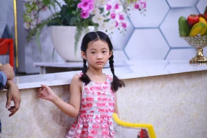 Bảo Thi trong Lật mặt 48H trở thành 'con gái' của Lâm Thắng