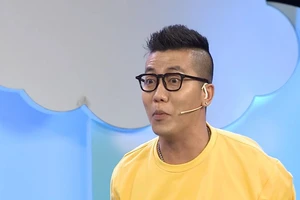 Bố hát karaoke ru con ngủ khiến Hoàng Rapper cười 'té ghế'