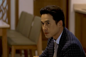 Mẹ kế Đăng Duy bày kế để xấp tiền lớn thử lòng Thanh Vân