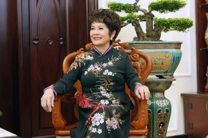 Phương Dung tiết lộ thu nhập khổng lồ, chạy show 'không kịp thở'