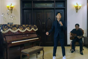 Tốp 3 'Hãy nghe tôi hát' gặp khó với thử thách hát guitar mộc