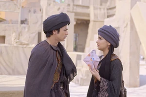 Cặp đôi trong Aladdin và cây đèn thần dính tin đồn 'phim giả tình thật'