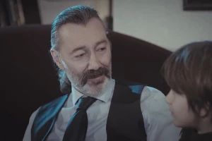 Ông trùm xã hội đen rơi nước mắt khi trò chuyện cùng cậu bé Doruk