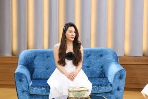 Vợ bật khóc uất ức vì bị chồng kiểm soát chi tiêu quá mức