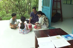 Xúc động trước nỗ lực của những người chồng dốc lòng vì gia đình