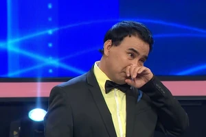 Nữ giám đốc trẻ khiến MC Quyền Linh khóc nức nở trên sân khấu