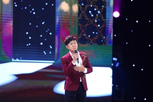 Ca sĩ Quốc Đại vỡ òa cảm xúc, khóc không ngừng trên ghế nóng