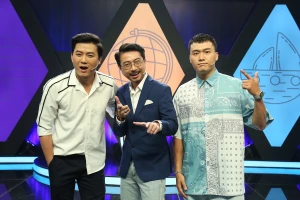 Quách Ngọc Tuyên rinh tủ bỏ sau lưng Hứa Minh Đạt khiến khán giả bật cười