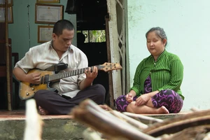 Người đàn ông khiếm thị xem âm nhạc như nguồn sáng của cuộc đời mình