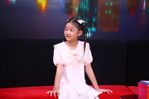 Người mẹ hối hận vì để con gái 8 tuổi làm bạn với máy tính bảng