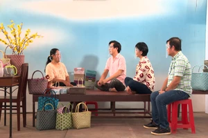 Nghề đan giỏ nhựa đã thay đổi cuộc đời chị Châu trong Thần tài gõ cửa 