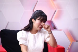 Ốc Thanh Vân rơi nước mắt trước hoàn cảnh của 2 anh em sinh đôi