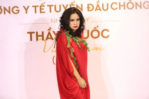 Phản ứng bất ngờ của Thanh Lam khi được Mỹ Linh hết lời khen ngợi